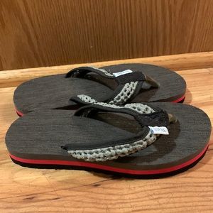 Softee boy’s kids thong sandals flip flops black red gray rubber lightweight EUC
